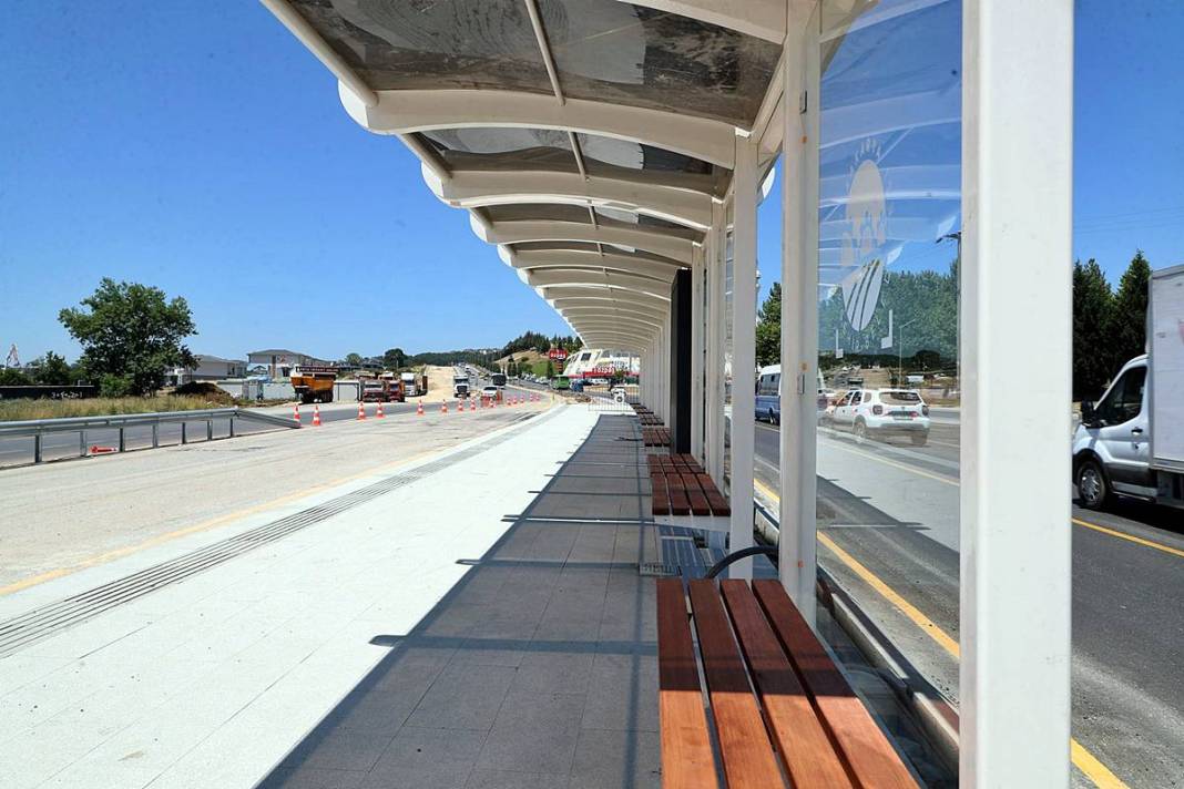 Sakarya'da metrobüs rüzgarı: Konfor ve teknoloji bir arada! Büyükşehir belediyesinin öz kaynaklarıyla hayata geçiriliyor 2